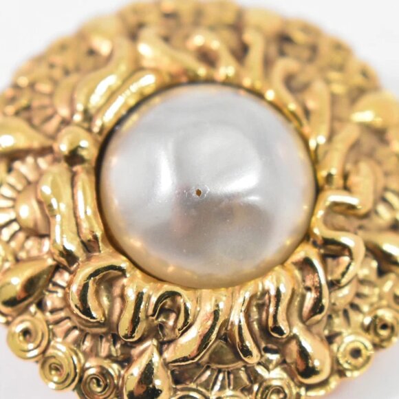 CHANEL Faux Pearl Gold Plated Round Earrings Clip - Picture 6 of 9